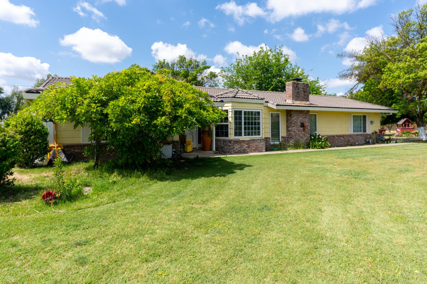 2965 Dunn Road Merced, CA 95340 - Photo 2 of 68 a front view of house with yard and green space
