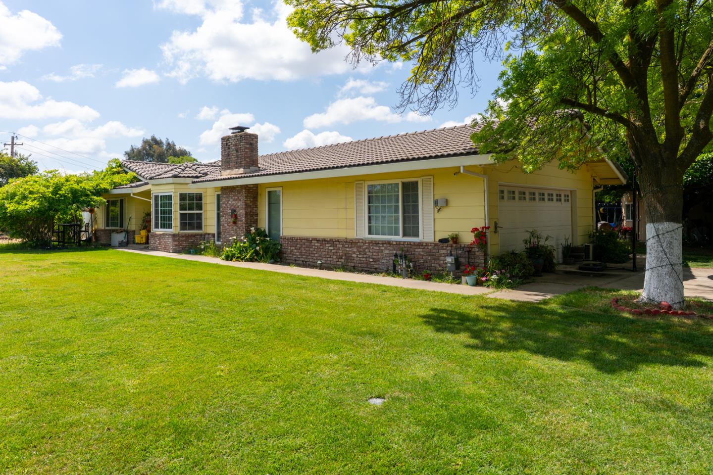 2965 Dunn Road Merced, CA 95340 - Photo 3 of 68 a front view of house with yard and green space