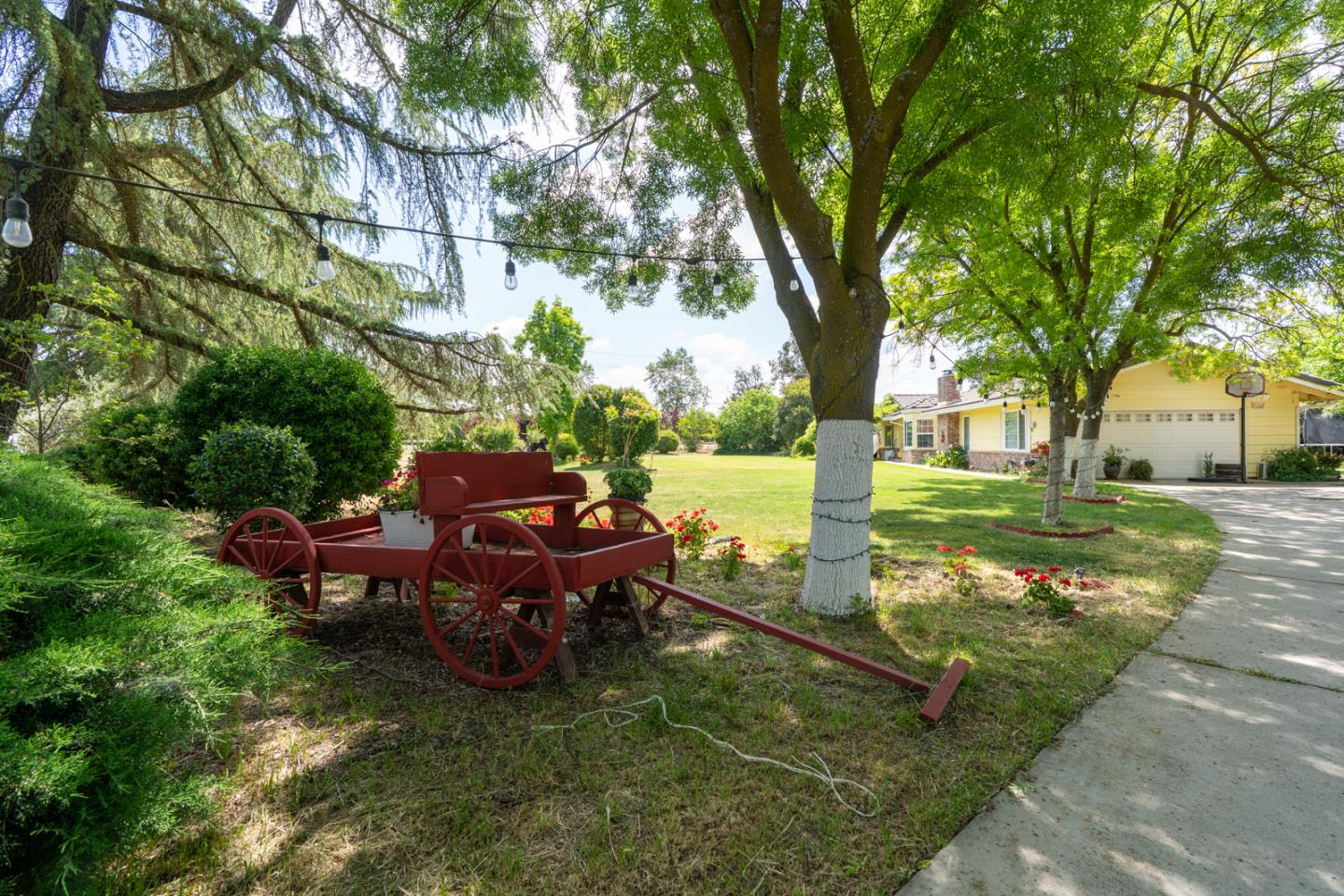2965 Dunn Road Merced, CA 95340 - Photo 9 of 68 a backyard of a house with yard table and chairs
