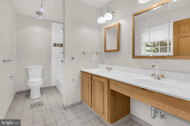 a view of an empty room with a ceiling fan