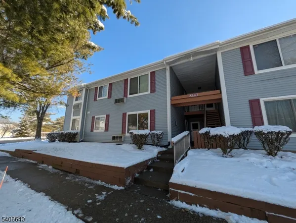 $2,100 | 106 Aimwick Court, Somerset, NJ 08873