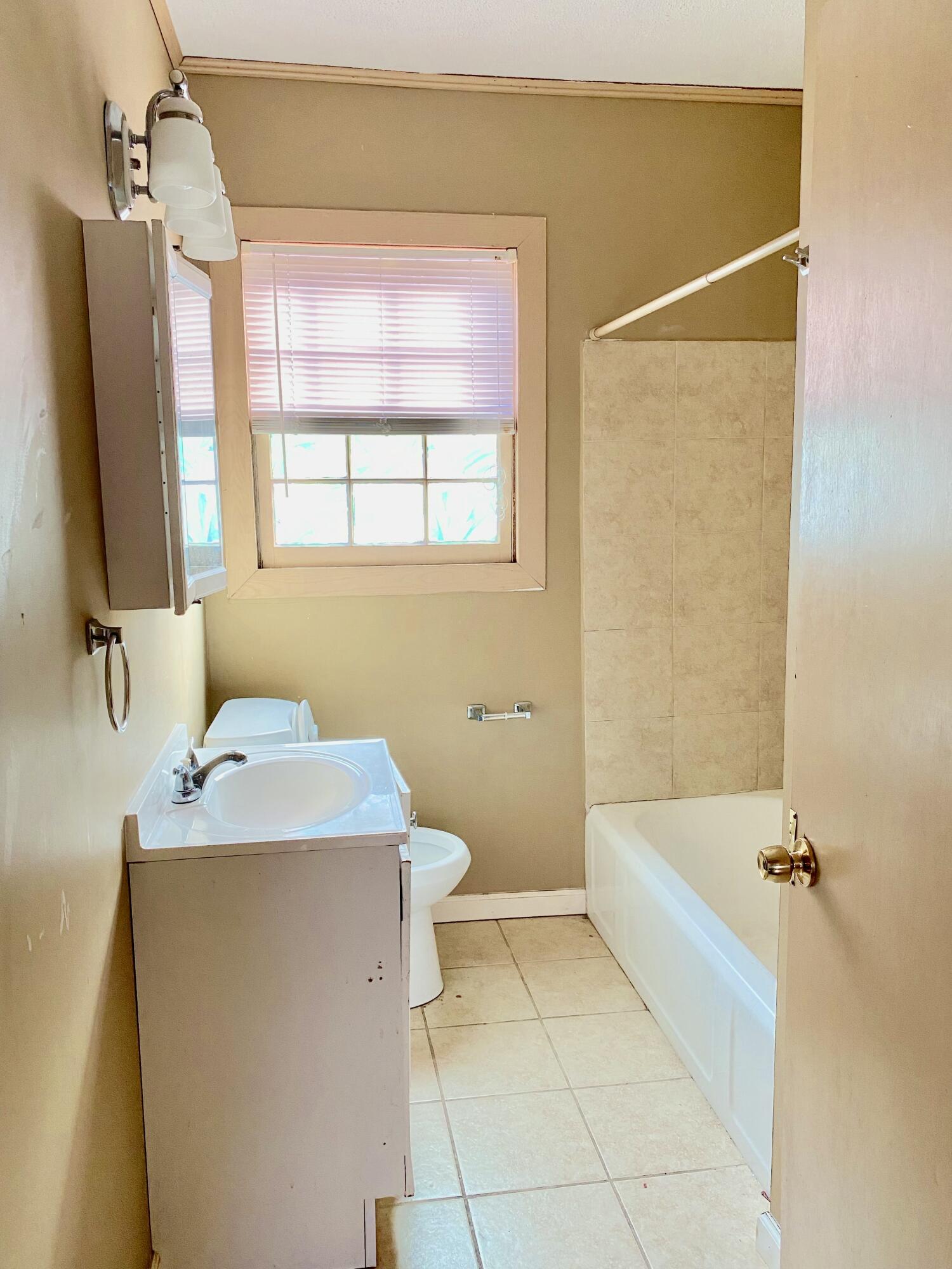 211 West Poplar Street, Unit B Charleston, SC 29403 - Photo 12 of 34 tempImageqxwfoZ