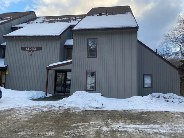 $275,000 | 17 Snow Tree Lane, Unit LEDGES G, West Dover, VT 05356