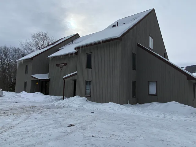 $289,000 | 17 Snow Tree Lane, Unit LEDGES G, West Dover, VT 05356