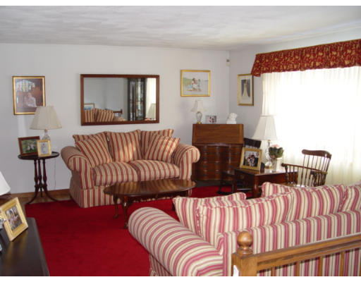 29 Selfridge Road Bedford, MA 01730 - Photo 3 of 7 Gallery Image 3