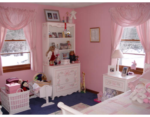 29 Selfridge Road Bedford, MA 01730 - Photo 6 of 7 Gallery Image 6
