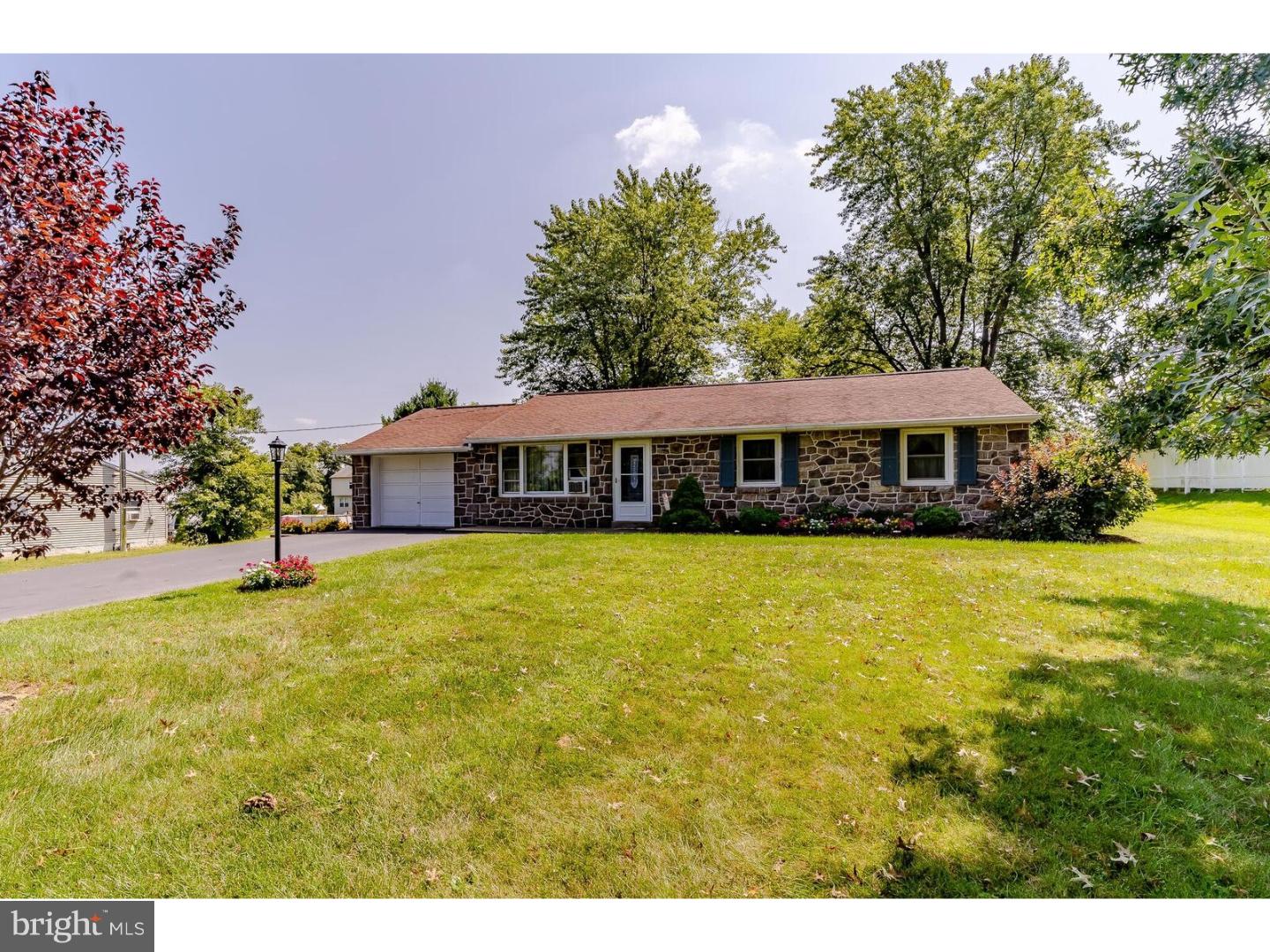 2350 Rhoads Road Pottstown, PA 19464 - Photo 1 of 25 Front Yard