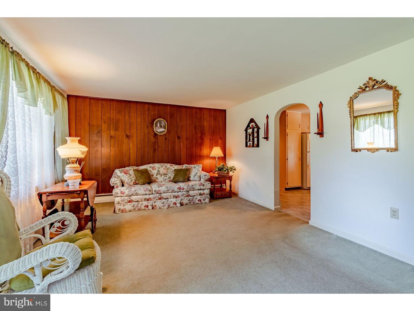 2350 Rhoads Road Pottstown, PA 19464 - Photo 5 of 25 Living Room