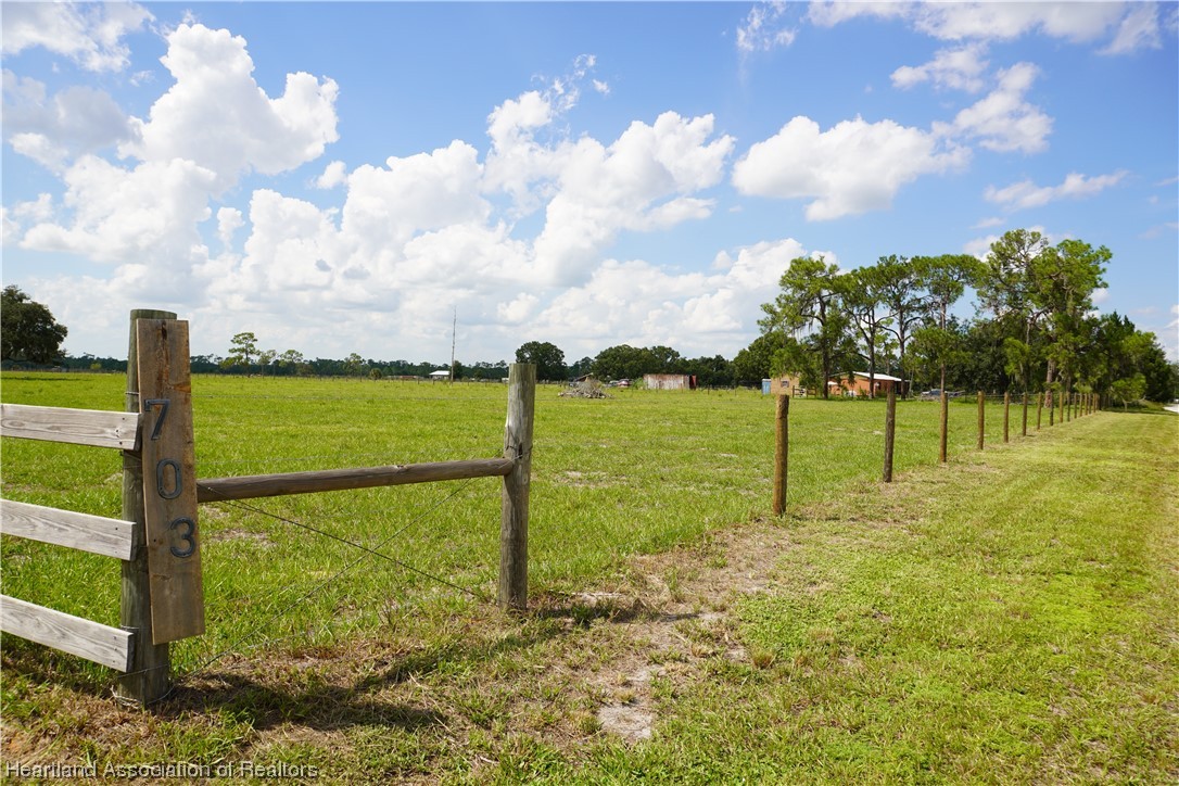 703 Blueberry Road Sebring, FL 33872 - Photo 4 of 11 Gallery Image 4
