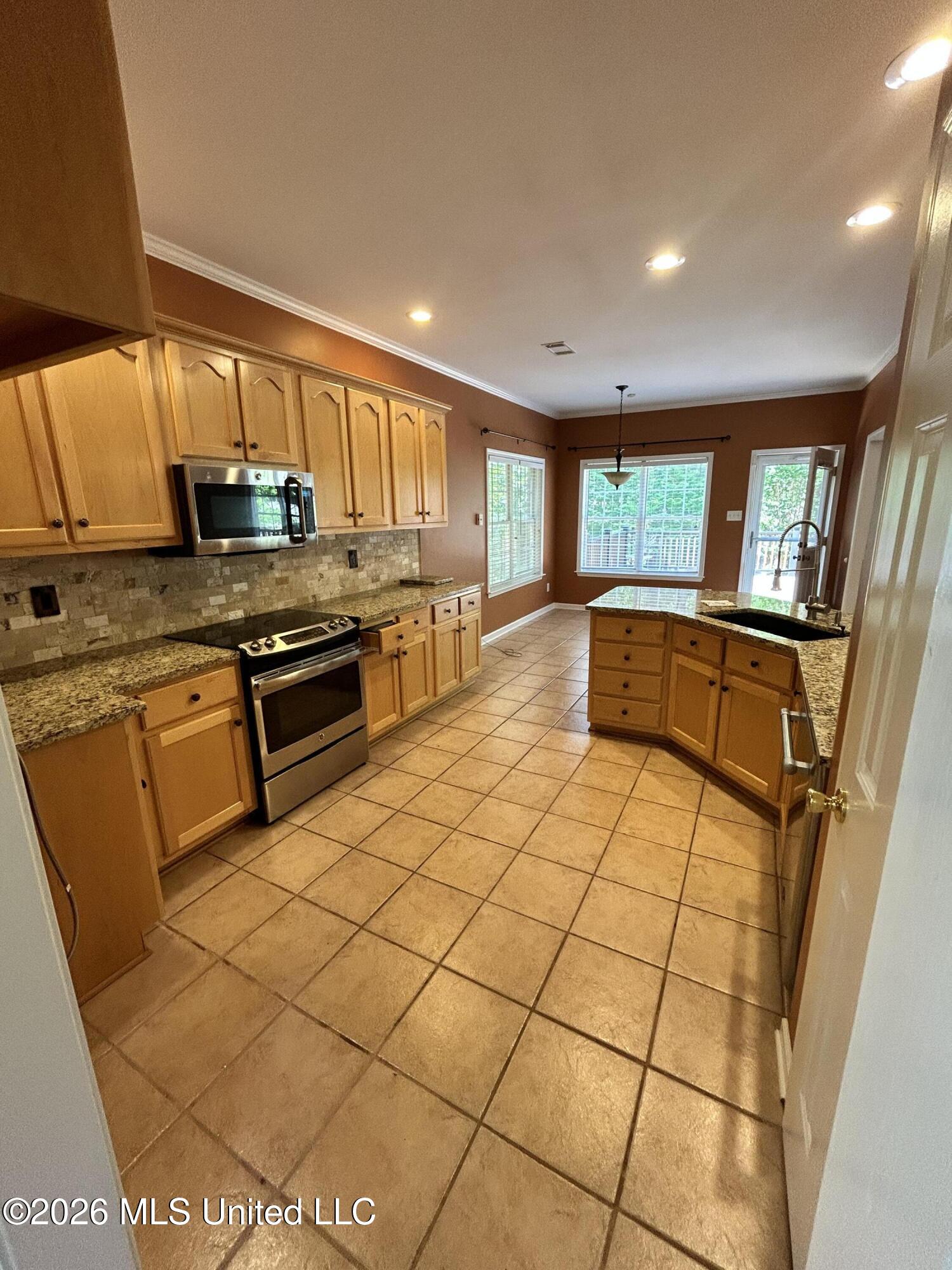 7684 Rigmoore Point North Olive Branch, MS 38654 - Photo 21 of 57 Eatin-kitchen view