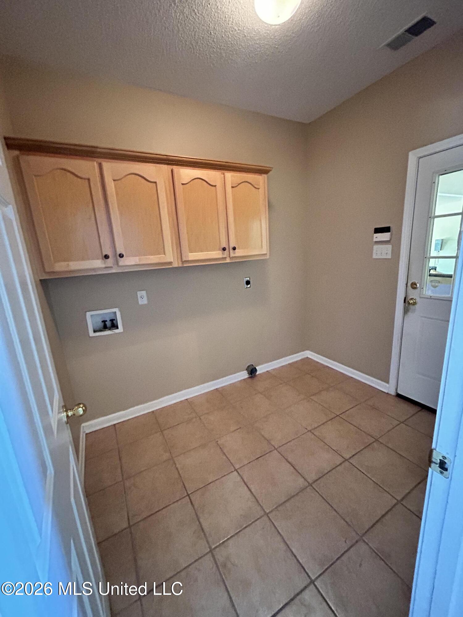 7684 Rigmoore Point North Olive Branch, MS 38654 - Photo 34 of 57 Laundry room/ leads to garage