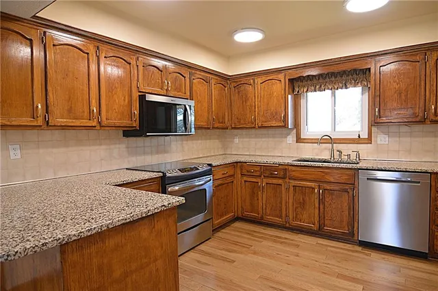 $340,000 | 1138 Northeast Mulberry Street, Lee's Summit, MO 64086