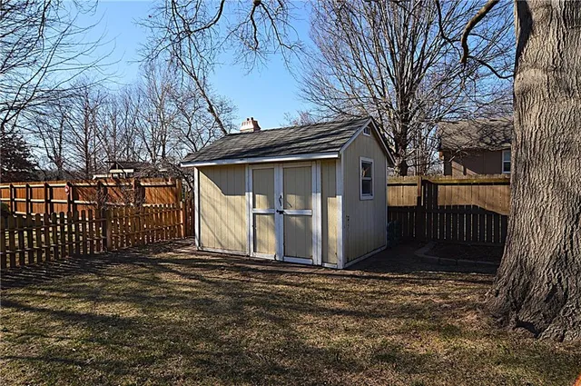 $340,000 | 1138 Northeast Mulberry Street, Lee's Summit, MO 64086