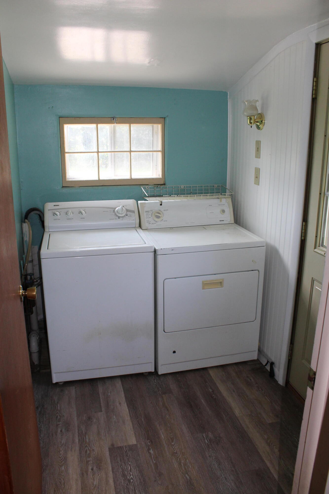 9401 Peck Road Greenville, MI 48838 - Photo 11 of 26 Main floor laundry