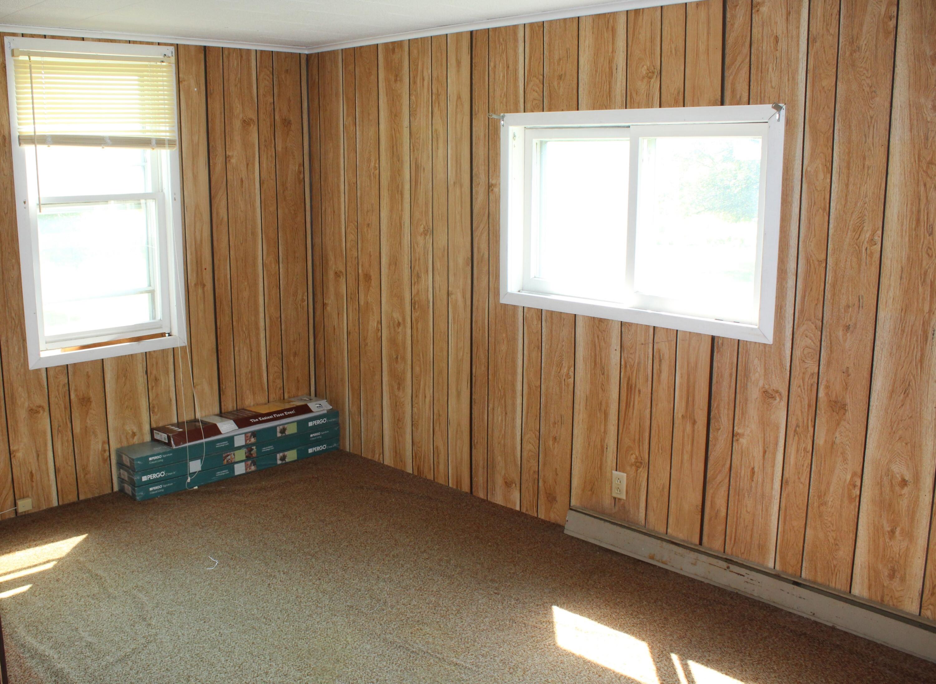 9401 Peck Road Greenville, MI 48838 - Photo 19 of 26 2nd bedroom