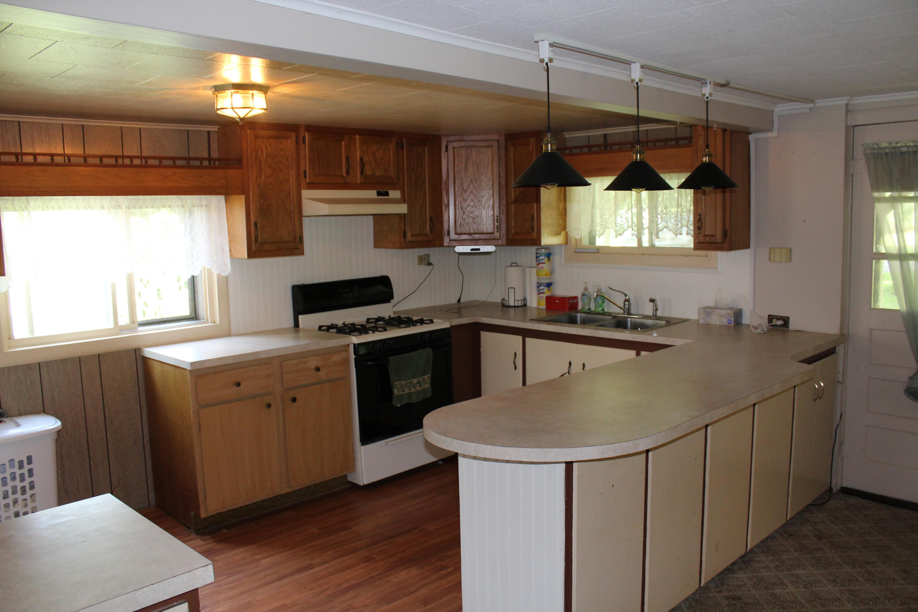 9401 Peck Road Greenville, MI 48838 - Photo 9 of 26 Range included in purchase price
