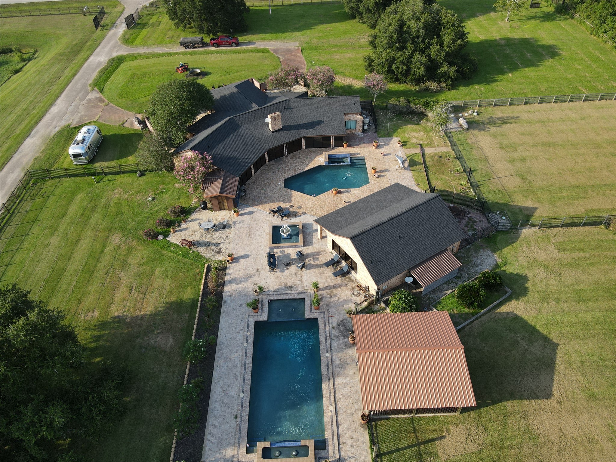 1226 County Road 45 Angleton, TX 77515 - Photo 2 of 50 Gallery Image 2