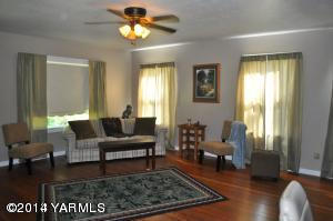 802 Estes Road Yakima, WA 98908 - Photo 1 of 26 a living room with furniture and a rug