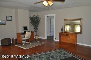 802 Estes Road Yakima, WA 98908 - Photo 4 of 26 a living room with a piano table and chairs
