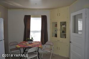 802 Estes Road Yakima, WA 98908 - Photo 7 of 26 a view of a room with furniture and window