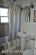 802 Estes Road Yakima, WA 98908 - Photo 10 of 26 a bathroom with a sink and a mirror