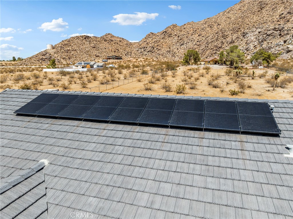 24162 Shoshone Road Apple Valley, CA 92307 - Photo 33 of 40 a view of wooden floor and a mountain