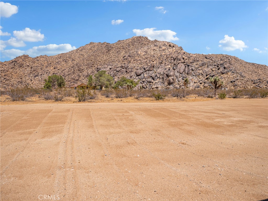 24162 Shoshone Road Apple Valley, CA 92307 - Photo 38 of 40