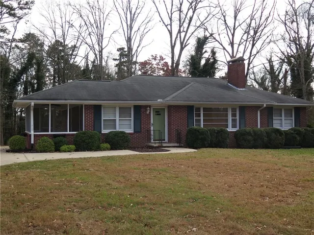 $1,600 | 353 Mountain View Drive Northwest, Gainesville, GA 30501
