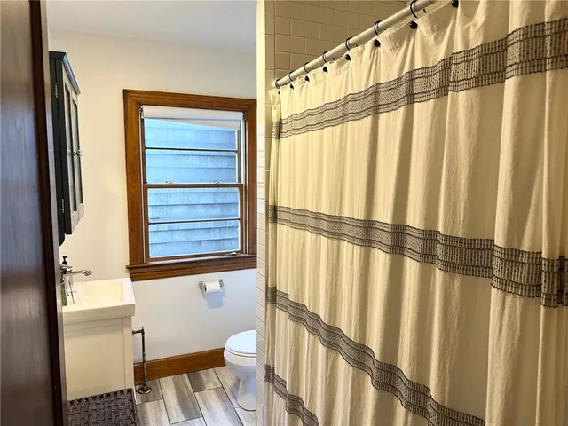 $2,950 | 749 West Main Road, Portsmouth, RI 02871