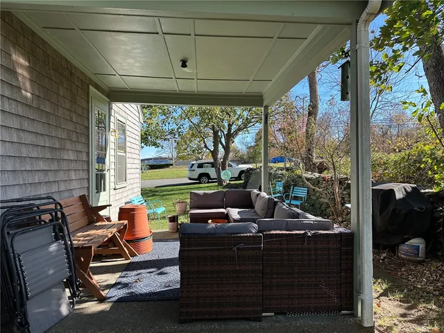 $2,950 | 749 West Main Road, Portsmouth, RI 02871