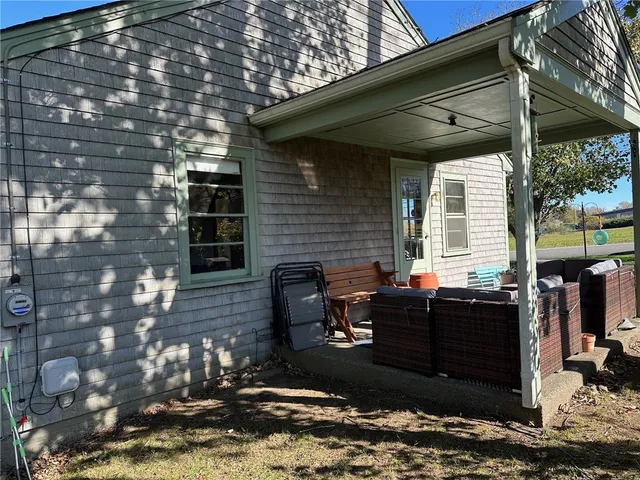 $2,950 | 749 West Main Road, Portsmouth, RI 02871