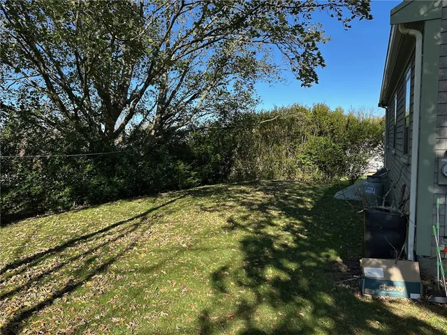 $2,950 | 749 West Main Road, Portsmouth, RI 02871