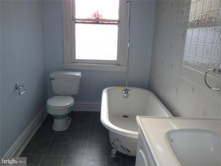 7409 Rising Sun Avenue Philadelphia, PA 19111 - Photo 8 of 11 Gallery Image 8