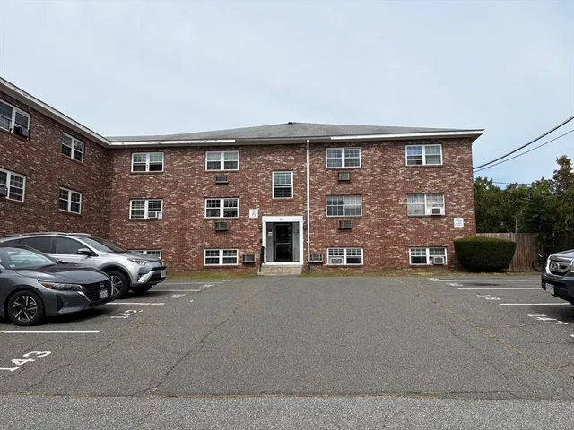 $215,000 | 345 Hildreth Street, Unit 14, Lowell, MA 01850