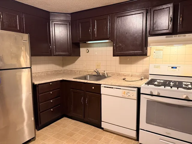 $215,000 | 345 Hildreth Street, Unit 14, Lowell, MA 01850