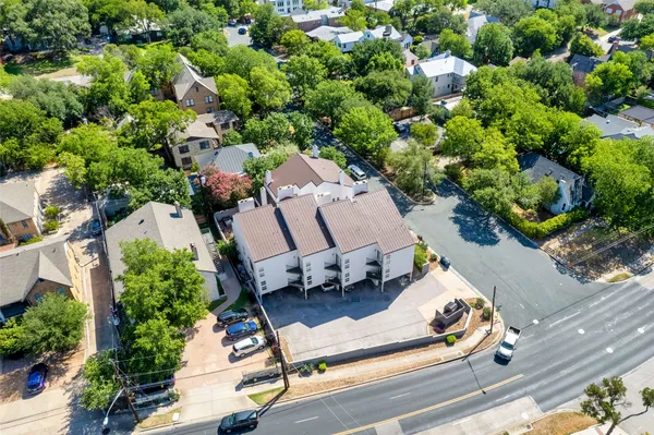 $2,300 | 1500 Woodlawn Boulevard, Unit 302, Austin, TX 78703