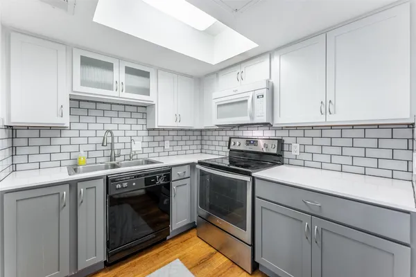 $2,300 | 1500 Woodlawn Boulevard, Unit 302, Austin, TX 78703