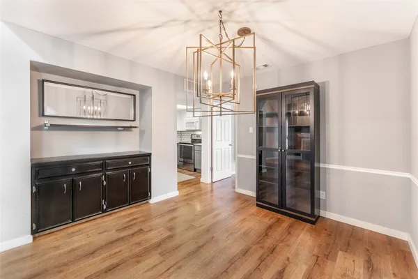 $2,300 | 1500 Woodlawn Boulevard, Unit 302, Austin, TX 78703