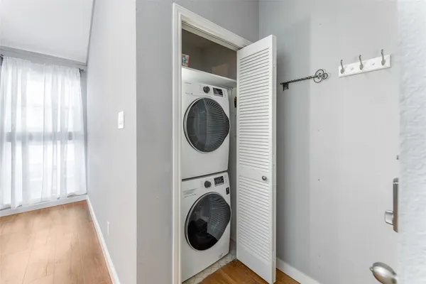 $2,300 | 1500 Woodlawn Boulevard, Unit 302, Austin, TX 78703