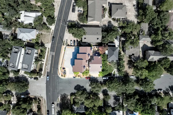 $2,300 | 1500 Woodlawn Boulevard, Unit 302, Austin, TX 78703