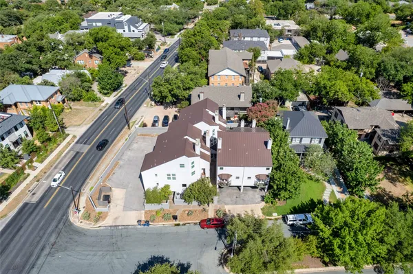 $2,300 | 1500 Woodlawn Boulevard, Unit 302, Austin, TX 78703