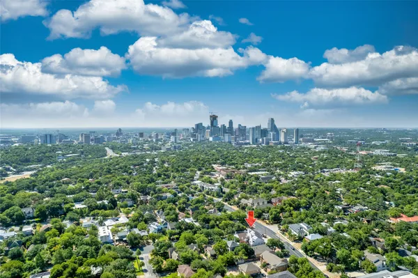 $2,300 | 1500 Woodlawn Boulevard, Unit 302, Austin, TX 78703