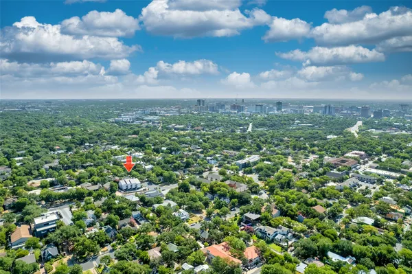 $2,300 | 1500 Woodlawn Boulevard, Unit 302, Austin, TX 78703