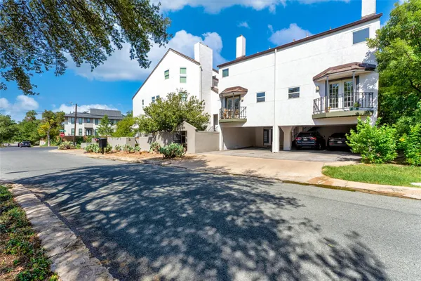 $2,300 | 1500 Woodlawn Boulevard, Unit 302, Austin, TX 78703