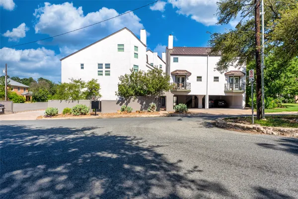 $2,300 | 1500 Woodlawn Boulevard, Unit 302, Austin, TX 78703