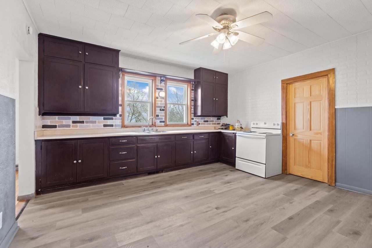 W907 Foundry Road New Holstein, WI 53061 - Photo 6 of 37