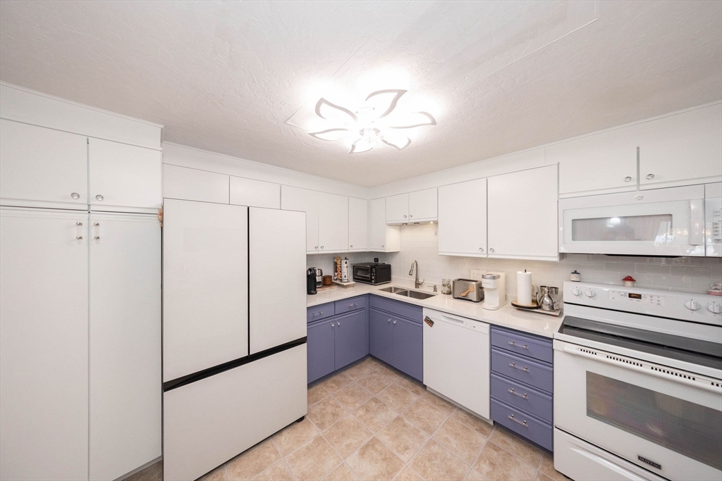 155 Hamilton Street, Unit 4 Worcester, MA 01604 - Photo 5 of 41