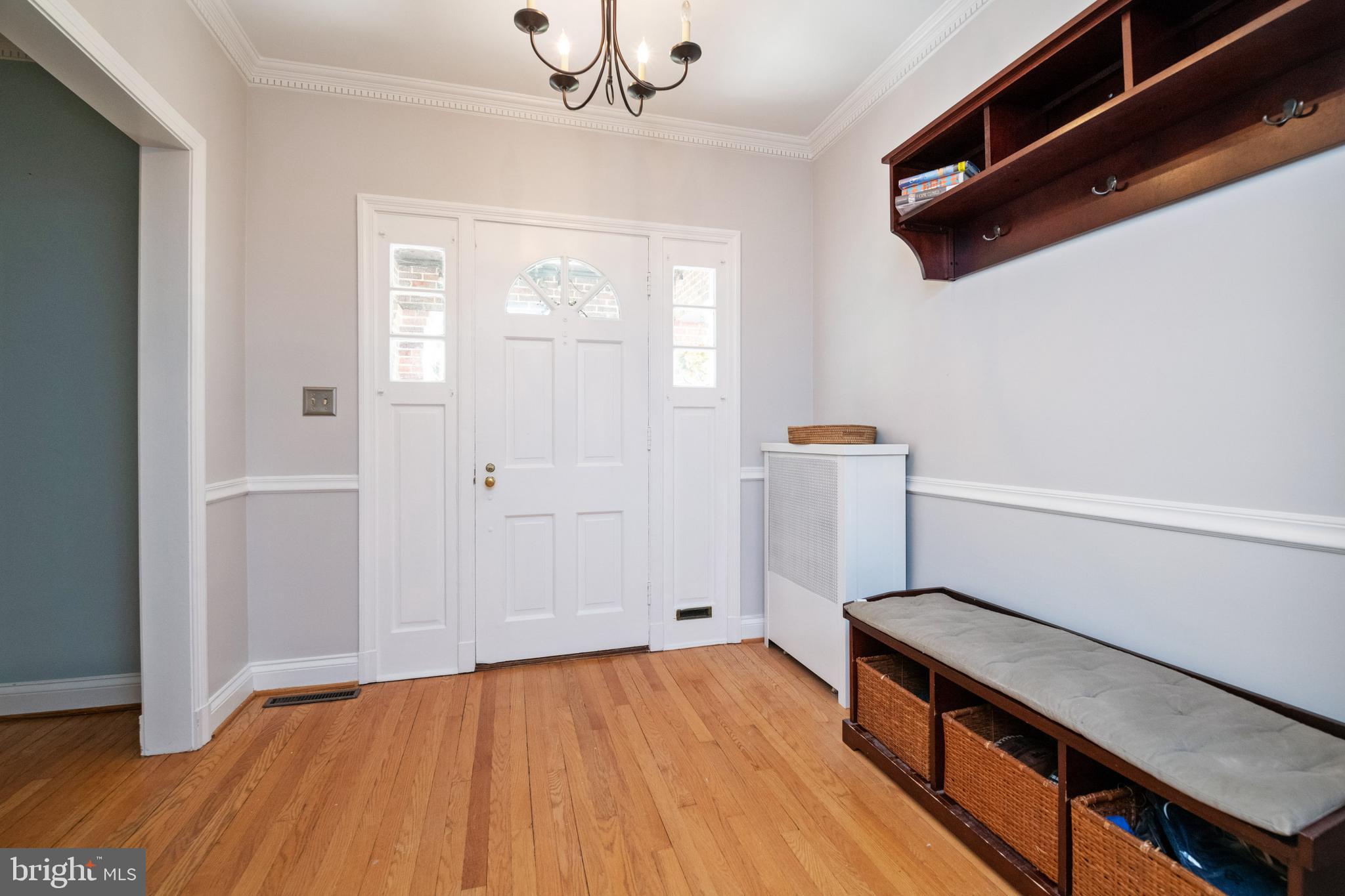 530 Murdock Road Baltimore, MD 21212 - Photo 3 of 53 Large Entry Foyer