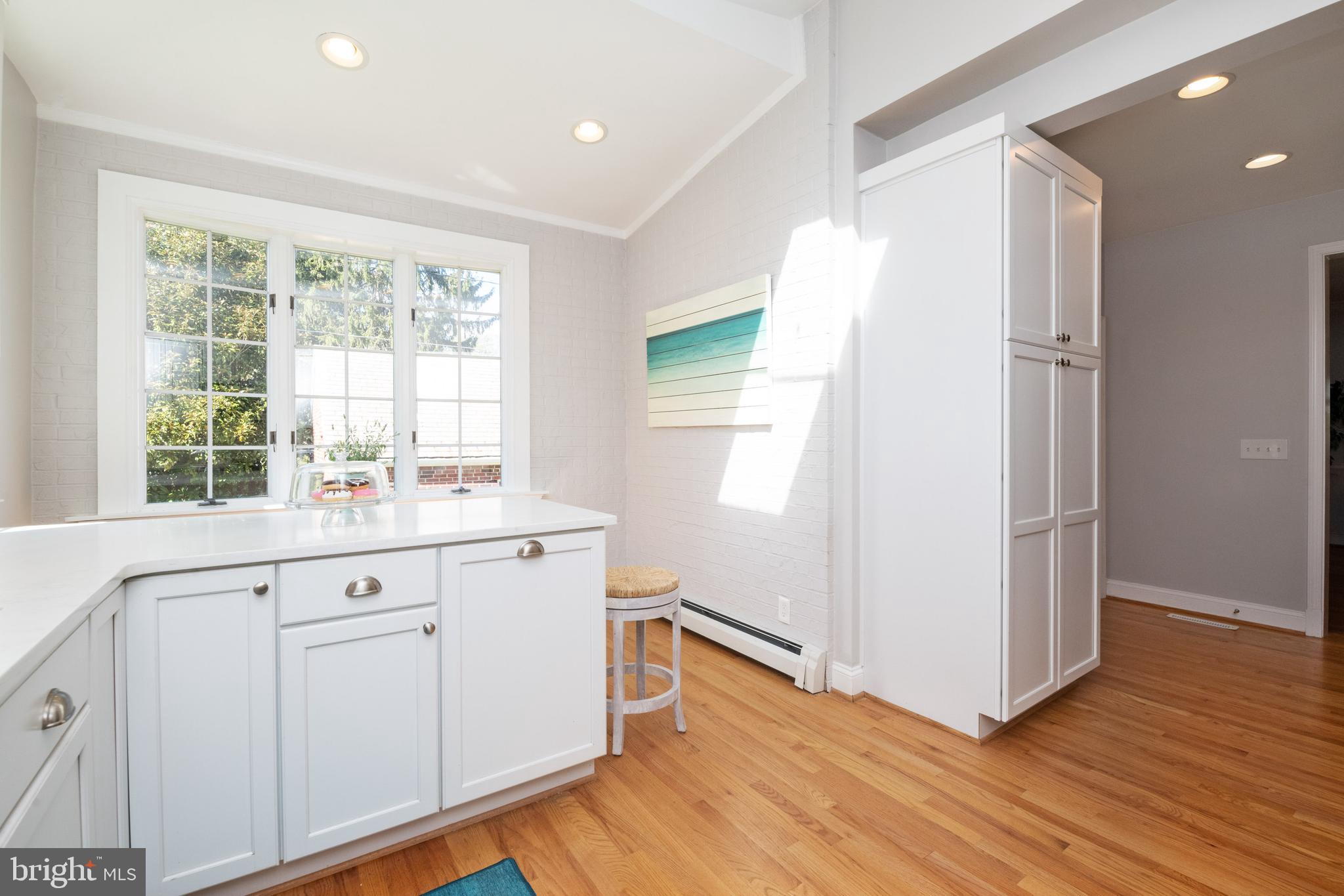 530 Murdock Road Baltimore, MD 21212 - Photo 8 of 53 Sun-filled Kitchen with a bay window & skylight