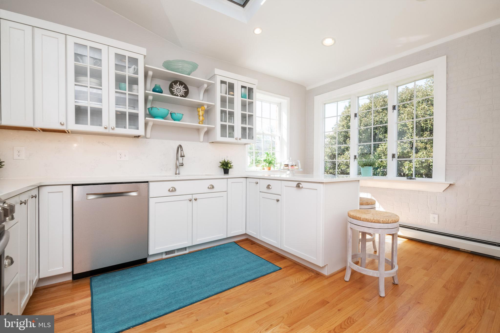 530 Murdock Road Baltimore, MD 21212 - Photo 9 of 53 Quartz Countertop & Hardwood Flooring